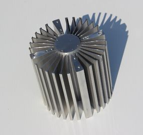 Анодированные 6061/6060 алюминиевых штранг-прессований Heatsink с законченный подвергать механической обработке